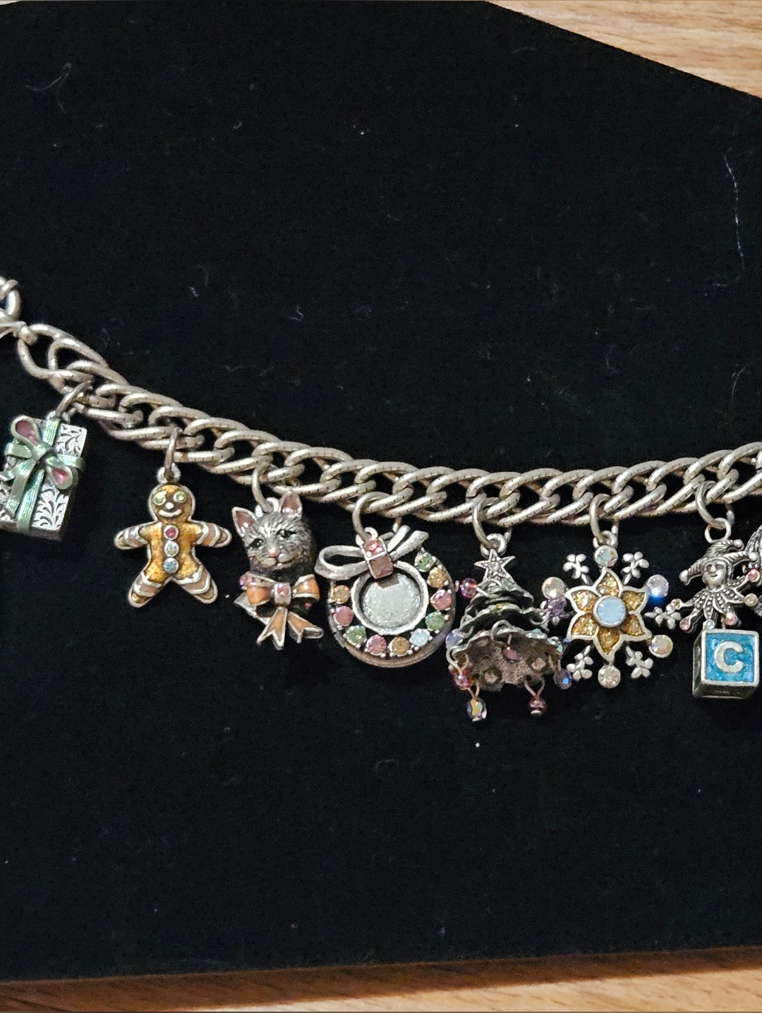 Christmas Charm Bracelet By Sweet Romance 80$